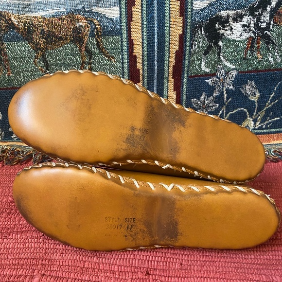 Genuine leather vintage moccasin boot slipper - Picture 6 of 7